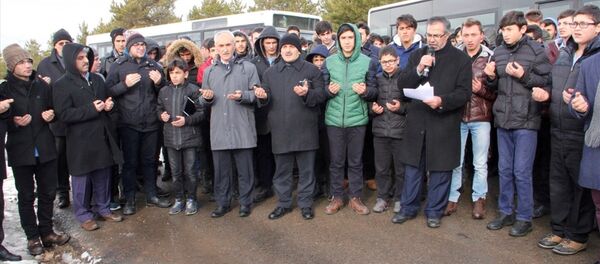 Sivas'ta kar duasına çıkan imam hatipli öğrenciler - Sputnik Türkiye