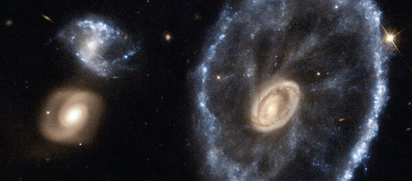 Hubble, Yontar Takımyıldızı'ndaki 'Tekerlek Galaksi'yi görüntüledi - Sputnik Türkiye