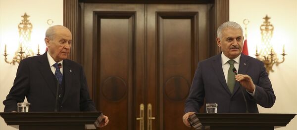 MHP Genel Başkanı Devlet Bahçeli ile Başbakan Binali Yıldırım - Sputnik Türkiye