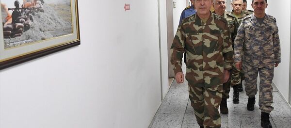 Genelkurmay Başkanı Orgeneral Hulusi Akar ve komuta kademesi yeni kamuflajları ilk kez kullandı. Genelkurmay Başkanı Orgeneral Hulusi Akar ve komuta kademesi yeni kamuflajları ilk kez kullandı. - Sputnik Türkiye