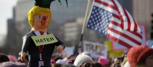 ABD'de Kadınlar Yürüyüşü Trump karşıtı protestoya dönüştü ABD'de Kadınlar Yürüyüşü Trump karşıtı protestoya dönüştü - Sputnik Türkiye