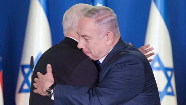ABD Başkan Yardımcısı Mike Pence ile İsrail Başbakanı Benyamin Netanyahu - Sputnik Türkiye