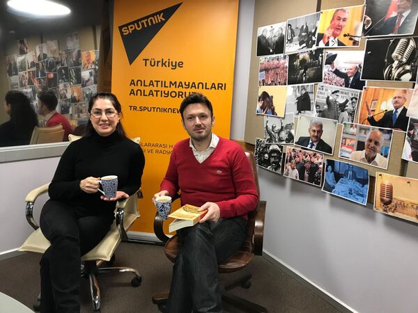 Gündem Dışı’nın bu haftaki stüdyo konuğu, tarihten ilham alan romanlarıyla bilinen araştırmacı-yazar Sultan Polat, “Eskiden bizim topraklarımızda bilim ve sanata olan rağbet çok fazla olduğu için bilim insanları ve sanatçılar, bizim ülkemize gelmek istiyorlardı; fakat şimdi tam tersi bir durumdayız, bilim ve sanat için bizim ülkemizden gitmek istiyor insanlar” ifadelerini kullandı. - Sputnik Türkiye