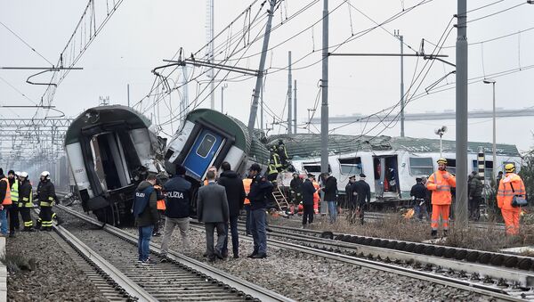 İtalya'da tren kazası - Sputnik Türkiye