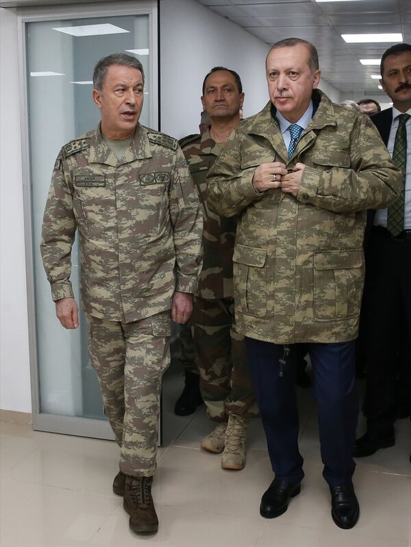 Erdoğan, Genelkurmay Başkanı Orgeneral Hulusi Akar'la Ankara'dan Zeytin Dalı Harekatı'nın sevk ve idaresinden sorumlu olan 2. Ordu'nun Hatay'daki Harekat Merkezi'ne geçti. - Sputnik Türkiye