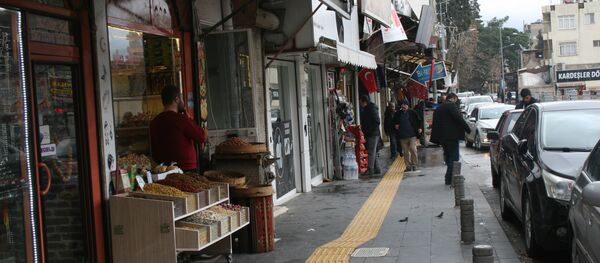 Roketlerin hedefindeki Kilis’te yaşayanlar ne düşünüyor? Roketlerin hedefindeki Kilis’te yaşayanlar ne düşünüyor? - Sputnik Türkiye