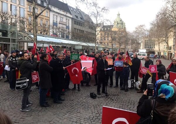 Almanya'da Afrin eylemleri: Berlin'de iki grup karşı karşıya geldi - Sputnik Türkiye