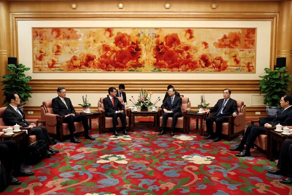 Japonya Dışişleri Bakanı Taro Kono, Çin'deki temasları kapsamında Başbakan Li Kıçiang ile de görüştü. - Sputnik Türkiye