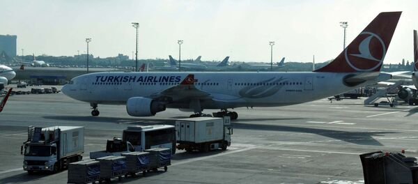 THY'nin kabin basıncı düşen İstanbul-Moskova uçağı geri döndü - Sputnik Türkiye