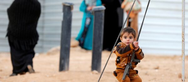 Angelina Jolie'den Ürdün'deki mülteci kampına ziyaret - Sputnik Türkiye