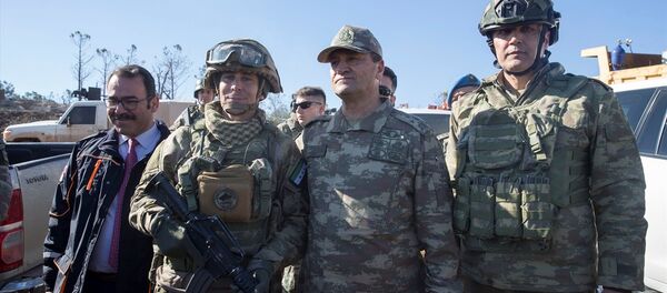 İkinci Ordu Komutanı Korgeneral İsmail Metin Temel, Burseya Dağı'nda - Sputnik Türkiye