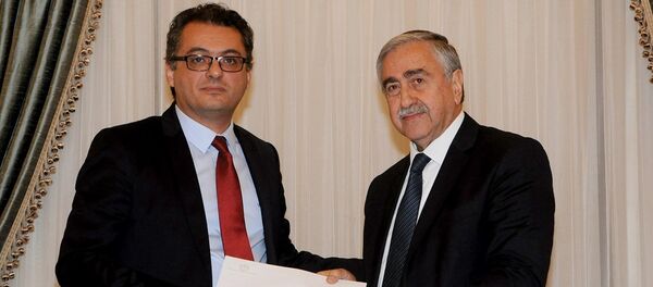 Kuzey Kıbrıs lideri Mustafa Akıncı, Cumhuriyetçi Türk Partisi (CTP) Genel Başkanı Tufan Erhürman'ı hükümeti kurmakla görevlendirdi. - Sputnik Türkiye