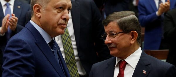 Cumhurbaşkanı ve AK Parti Genel Başkanı Recep Tayyip Erdoğan, ve eski Başbakan AK Parti Ahmet Davutoğlu - Sputnik Türkiye