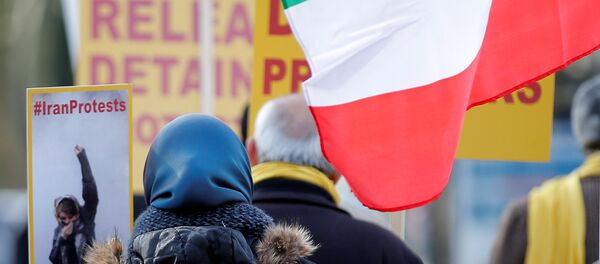 Avrupa'da İran hükümetine yönelik bir protesto eylemi - Sputnik Türkiye