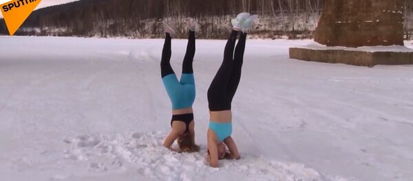 Sibiryalı kızlardan dondurucu soğukta ekstremal yoga - Sputnik Türkiye