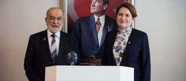 Saadet Partisi Genel Başkanı Temel Karamollaoğlu, İYİ Parti Genel Başkanı Meral Akşener'e iadeiziyarette bulundu. - Sputnik Türkiye