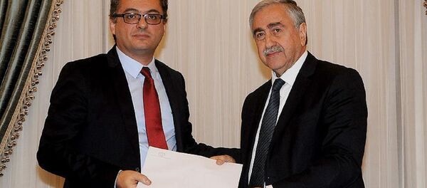 Kuzey Kıbrıs Cumhurbaşkanı Mustaf Akıncı ve yeni Başbakan CTP Lefkoşa Milletvekili Tufan Erhürman Kuzey Kıbrıs Cumhurbaşkanı Mustaf Akıncı ve yeni Başbakan CTP Lefkoşa Milletvekili Tufan Erhürman - Sputnik Türkiye