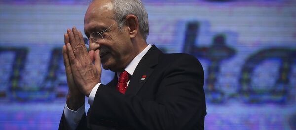 Kemal Kılıçdaroğlu, yeniden CHP Genel Başkanı seçilmesinin ardından delegelere teşekkür etti. - Sputnik Türkiye