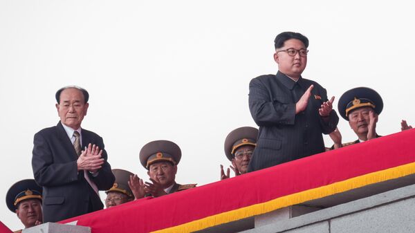Kuzey Kore Meclis Başkanı Kim Yong-nam ve Kuzey Kore lideri Kim Jong-un - Sputnik Türkiye