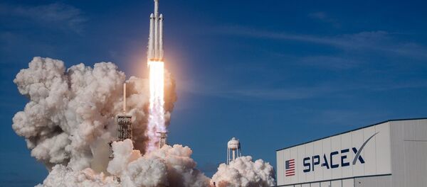 SpaceX, Falcon Heavy roketini fırlattı SpaceX, Falcon Heavy roketini fırlattı - Sputnik Türkiye