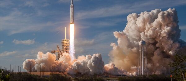 SpaceX, Falcon Heavy roketini fırlattı SpaceX, Falcon Heavy roketini fırlattı - Sputnik Türkiye