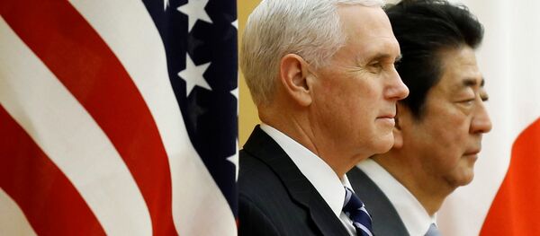 ABD Başkan Yardımcısı Mike Pence-Japonya Başbakanı Şinzo Abe - Sputnik Türkiye