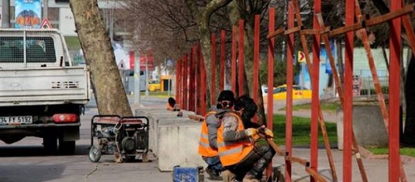 Maçka Parkı'nın bir bölümü daha bariyerlerle kapatılıyor - Sputnik Türkiye