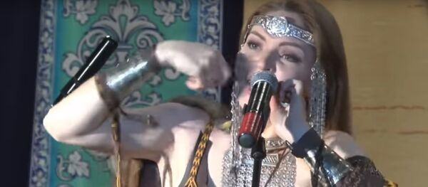 Ağız kopuzu ve vahşi doğa sesleriyle dinleyicileri büyülüyor - VİDEO Ağız kopuzu ve vahşi doğa sesleriyle dinleyicileri büyülüyor - VİDEO - Sputnik Türkiye