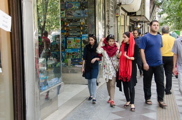1979  İslam Devrimi öncesi ve günümüzde İran'da kadın modası - Sputnik Türkiye