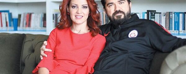 Nagehan Alçı - Rasim Ozan Kütahyalı Nagehan Alçı - Rasim Ozan Kütahyalı - Sputnik Türkiye