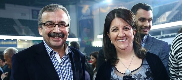 İstanbul Milletvekili Pervin Buldan (sağda) ve HDP Ankara Milletvekili Sırrı Süreyya Önder (solda) - Sputnik Türkiye