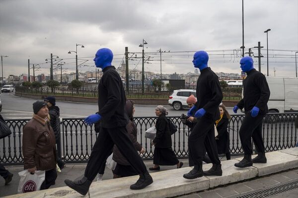'Blue Man Group' İstanbul sokaklarında - Sputnik Türkiye