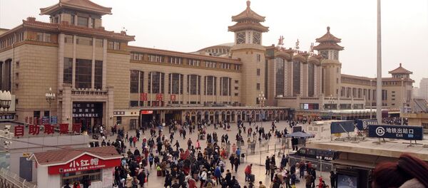 Çin'de Bahar Bayramı'nı (Çuncie) aileleriyle geçirmek için yüz milyonlarca kişi yollara düştü. - Sputnik Türkiye