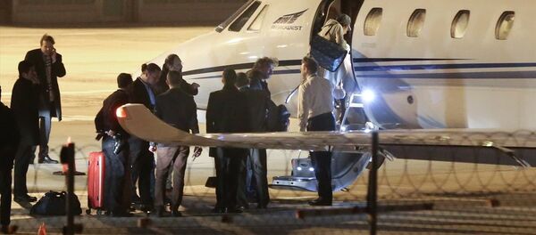 Deniz Yücel özel uçakla Almanya'ya gitti - Sputnik Türkiye