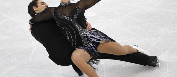 Alisa Agafonova ile Alper Uçar Alisa Agafonova ile Alper Uçar - Sputnik Türkiye