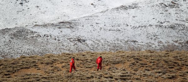 İran'da yolcu uçağının düştüğü bölgede yapılan arama çalışmaları - Sputnik Türkiye