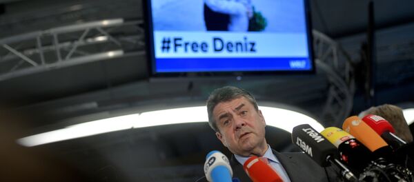 Almanya Dışişleri Bakanı Sigmar Gabriel- Deniz Yücel - Sputnik Türkiye