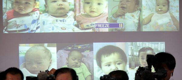 'Bebek fabrikası' lakabıyla anılan Japonya'dan 28 yaşındaki zengin işadamı Mitsutoki Shigeta'nın, spermlerini verdiği Tayland'daki taşıyıcı anneler tarafından dünyaya getirilen bebekler üzerinde babalık hakları olduğu kabul edildi. - Sputnik Türkiye