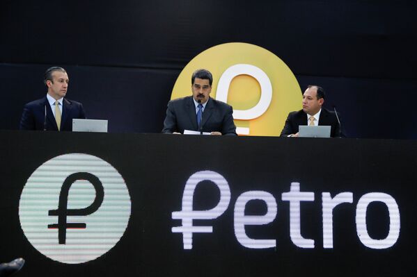Dünyanın keşfedilmiş en büyük petrol rezervlerine sahip olmasına rağmen ABD'nin ticari yaptırımları nedeniyle zor günler yaşayan Venezüella dünyanın ilk devlet destekli kripto para birimi 'Petro'nun satışına başladı. Ülkedeki petrol, doğalgaz, altın ve mücevher rezervlerinin desteklediği kripto paranın 20 saat süren ön satışının ilk gününde 38.4 milyon adet Petro satıldığı açıklandı. Petro'nun tanıtımını yapan Devlet Başkanı Maduro ön satışın ilk gününde 735 milyon dolarlık meblağa varan 'satın alma teklifi' aldıklarını söyledi. Ancak Maduro yatırımcılar konusunda ayrıntılı bilgi vermedi. - Sputnik Türkiye
