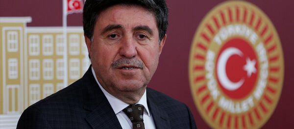 HDP Diyarbakır milletvekili Altan Tan, TBMM'de basın toplantısı düzenledi. - Sputnik Türkiye