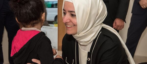 İslam İşbirliği Teşkilatı (İİT) üye ülkelerinin katılımıyla 5. İslam Ülkeleri Çocuktan Sorumlu Bakanlar Konferansı kapsamında Fas’a gelen Aile ve Sosyal Politikalar Bakanı Fatma Betül Sayan Kaya, başkent Rabat'ta, terk edilmiş çocuklar merkezini ziyaret etti. İslam İşbirliği Teşkilatı (İİT) üye ülkelerinin katılımıyla 5. İslam Ülkeleri Çocuktan Sorumlu Bakanlar Konferansı kapsamında Fas’a gelen Aile ve Sosyal Politikalar Bakanı Fatma Betül Sayan Kaya, başkent Rabat'ta, terk edilmiş çocuklar merkezini ziyaret etti. - Sputnik Türkiye