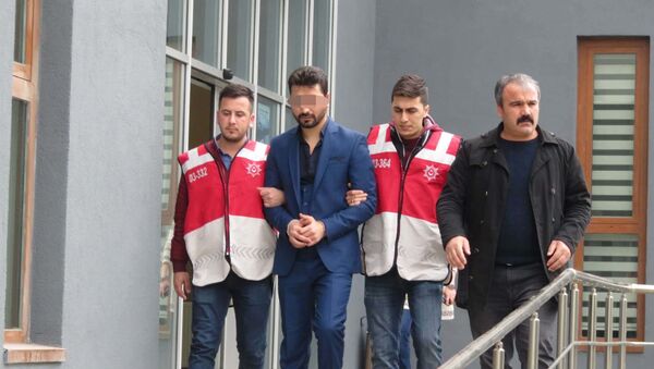Volkan Konak'ın sahne aldığı mekanda ateş açan şüpheli tutuklandı - Sputnik Türkiye