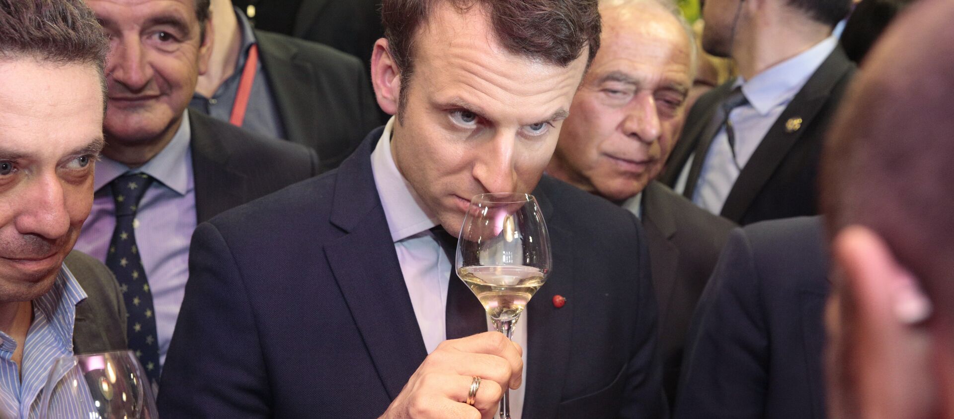 Emmanuel Macron Paris uluslararası tarım fuarı (Salon de l'agriculture) şarap testi 2017 - Sputnik Türkiye, 1920, 23.02.2018