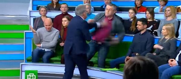 Rusya'da canlı yayında yumruklu kavga - Sputnik Türkiye