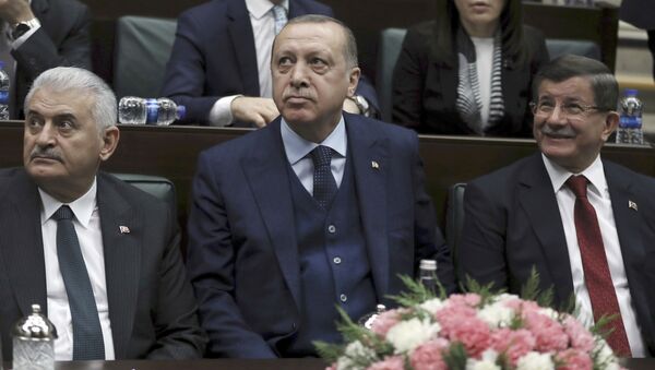 Başbakan Binali Yıldırım- Cumhurbaşkanı Recep Tayyip Erdoğan- Eski Başbakan Ahmet Davutoğlu - Sputnik Türkiye