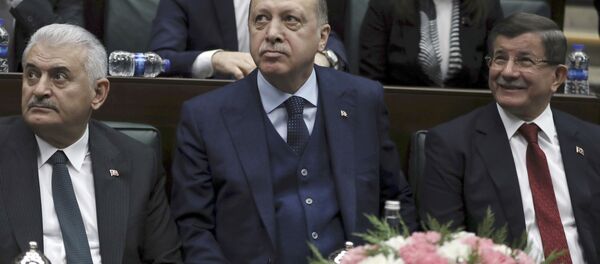 Başbakan Binali Yıldırım- Cumhurbaşkanı Recep Tayyip Erdoğan- Eski Başbakan Ahmet Davutoğlu - Sputnik Türkiye