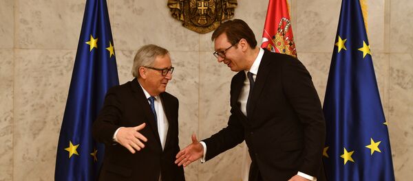 Avrupa Birliği (AB) Komisyonu Başkanı Jean-Claude Juncker ile Sırbistan Cumhurbaşkanı Aleksandar Vucic - Sputnik Türkiye