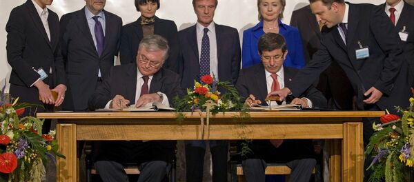 10 Ekim 2009 Zürih Eduard Nalbandiyan Ahmet Davutoğlu AB Temsilcisi Javier Solana, İsviçre, Fransa, ABD, Rusya, Slovenya dışişleri bakanları Micheline Calmy-Rey, Bernard Kouchner, Hillary Clinton, Sergey Lavrov, Samuel Zbogar - Sputnik Türkiye