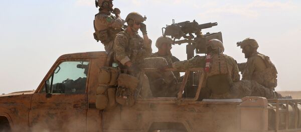DSG'yi destekleyen ABD özel kuvvetler askerleri Rakka'nın Fatisah kasabası Mayıs 2016 - Sputnik Türkiye