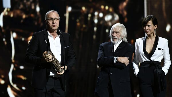 Rus yönetmen Zviaguintsev 64. Cesar Film ödüllerinde en iyi yabancı film ödülünü kazandı - Sputnik Türkiye